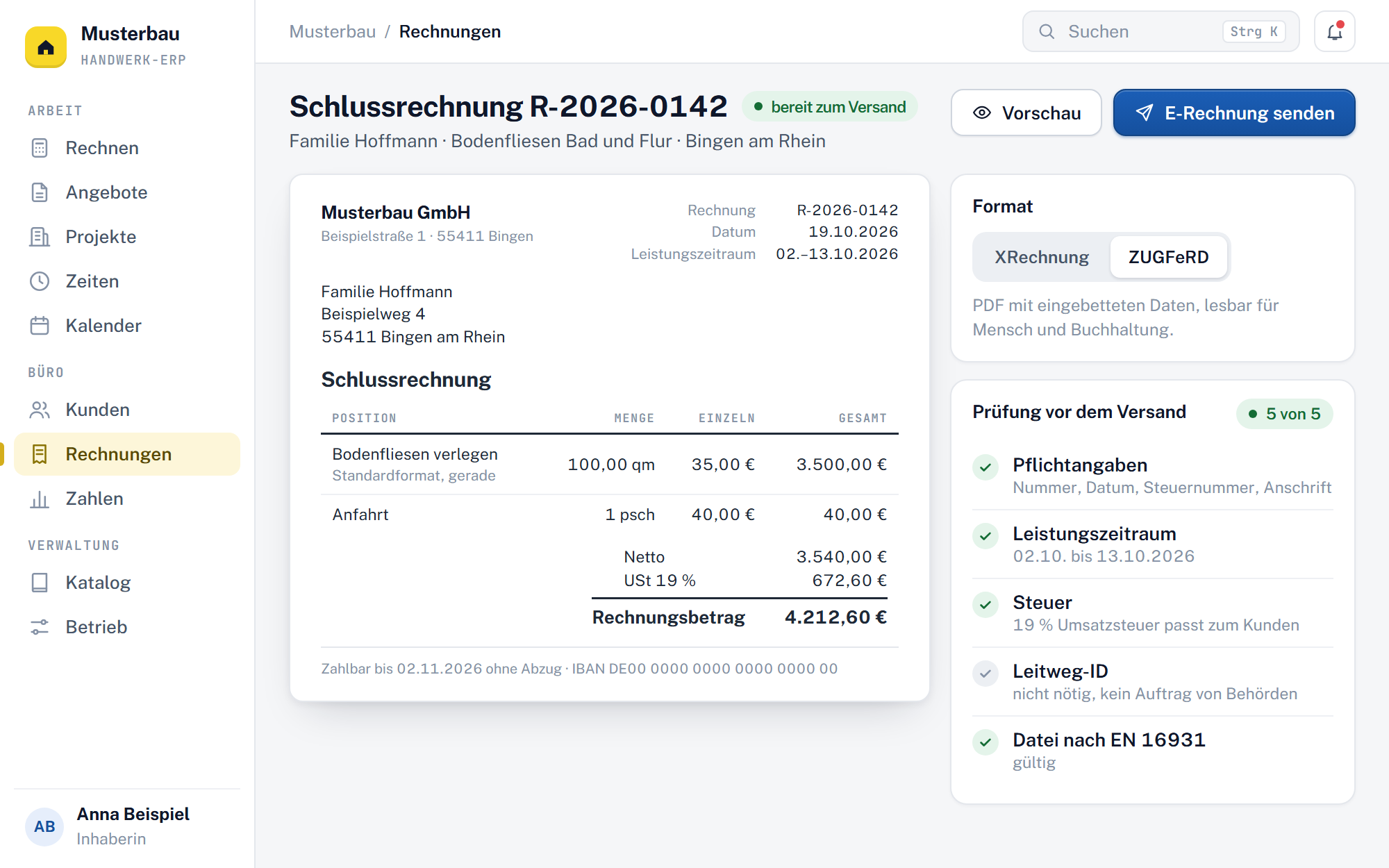 Schlussrechnung in der Handwerk-ERP-Software: Auswahl des Formats, Prüfung vor dem Versand und die Positionen mit Summen. Der Hauptknopf heißt E-Rechnung senden.